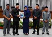 Pj. Bupati Barito Utara Serahkan Pidato Pengantar Rancangan KUA dan PPAS TA 2025