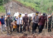 Pj Bupati Mura Bersama Gubernur Kalteng Laksanakan Penanaman Padi Gogo di Kecamatan Laung Tuhup