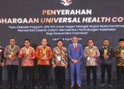 Pemkab Mura Raih UHC Awards 2024