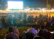 Penuh Kebersamaan, Bupati dan Wabup Mura Bersama Masyarakat Nobar Laga Timnas